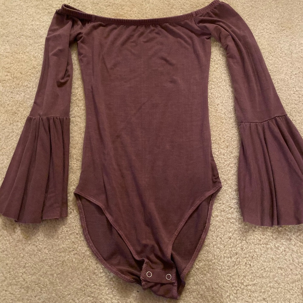 Off the shoulder bodysuit w/bell sleeves